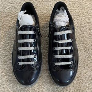 Kidpik Girls Black Patent Leather Shiny Sneakers w/ Silver Glitter Laces -Size 3